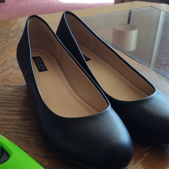 Shoes - Picture 2 of 2